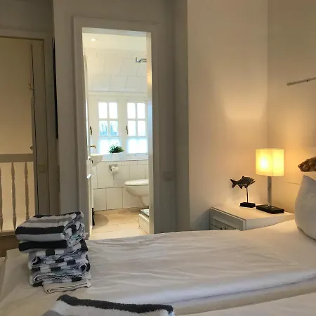 Robin Hood Apartment *